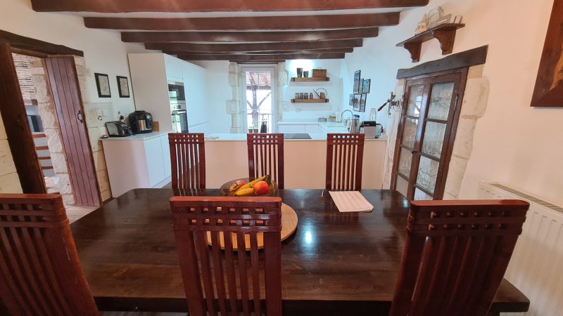 Maison bourgeoise a vendre, avec piscine et 2 maisons d'amis