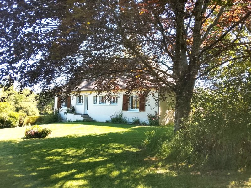 Belle Maison dans Charmant Village, Plein-Pied, 4 Chambres, Beau Jardin, Près de Mortemart - Haute-Vienne