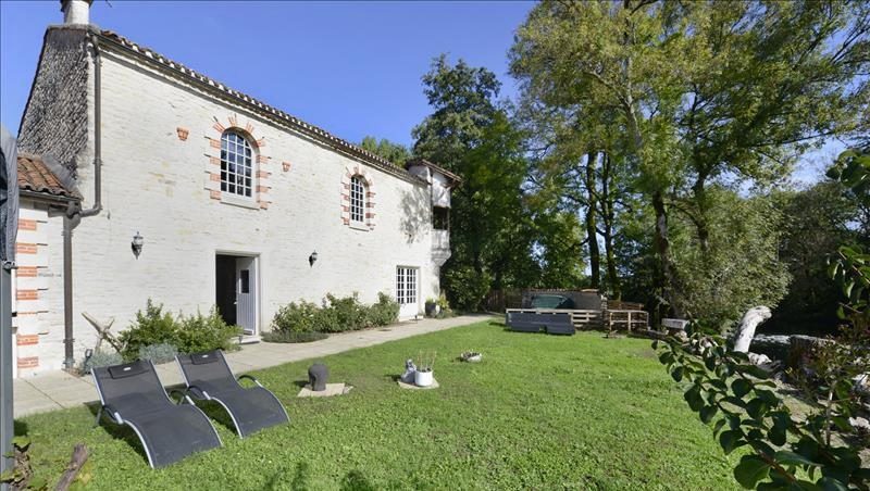 Magnifique Moulin Historique en Pierre de 336 m², Ile Privée, Fleuve Charente