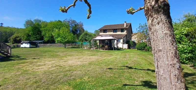 Maison en pierre de 3 chambres avec maison d'amis indépendante et grange à vendre Haute Vienne