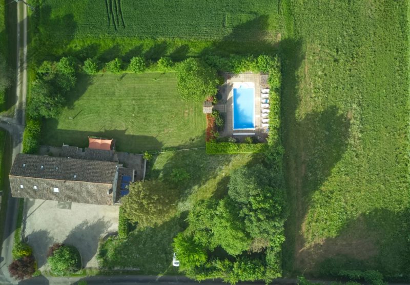 Ancienne Ferme en Pierre, Emplacement Privilégié, 5 Chambres, 4 Salles de Bains, Piscine, Chef Boutonne (Deux-Sèvres)