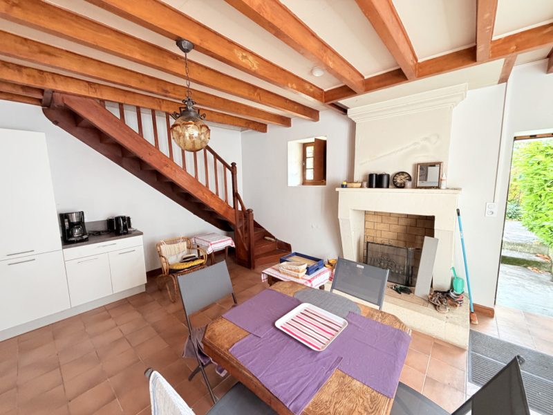 Maison de village avec 3 chambres, garage et jardin - proche Chalais