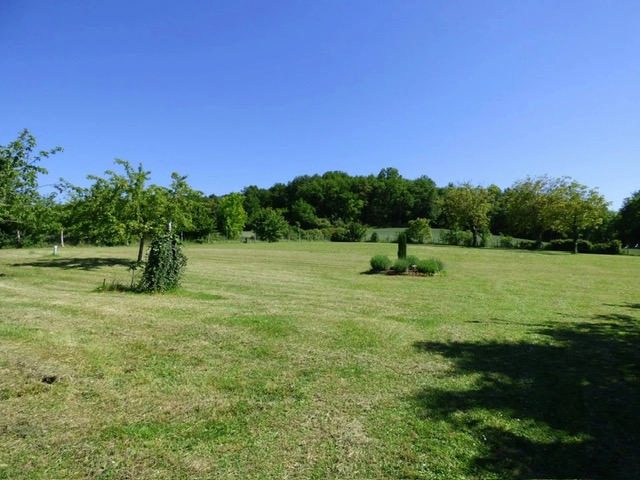 Charmant ensemble en Dordogne : Deux maisons et dépendances sur près d'un hectare
