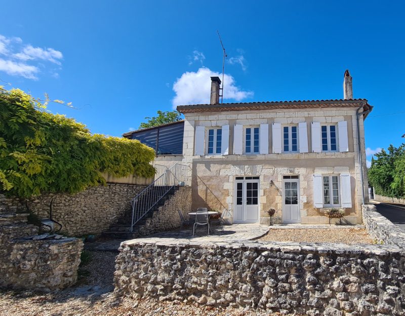 Maison bourgeoise a vendre, avec piscine et 2 maisons d'amis