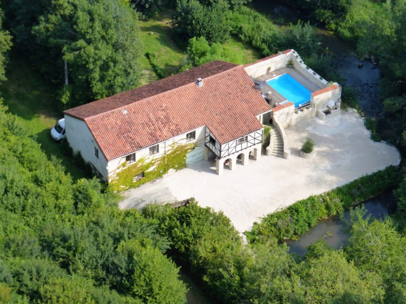 Ancien Moulin sur Ile Privée, Lieu paisible, Grange, Piscine, Près de Mansle