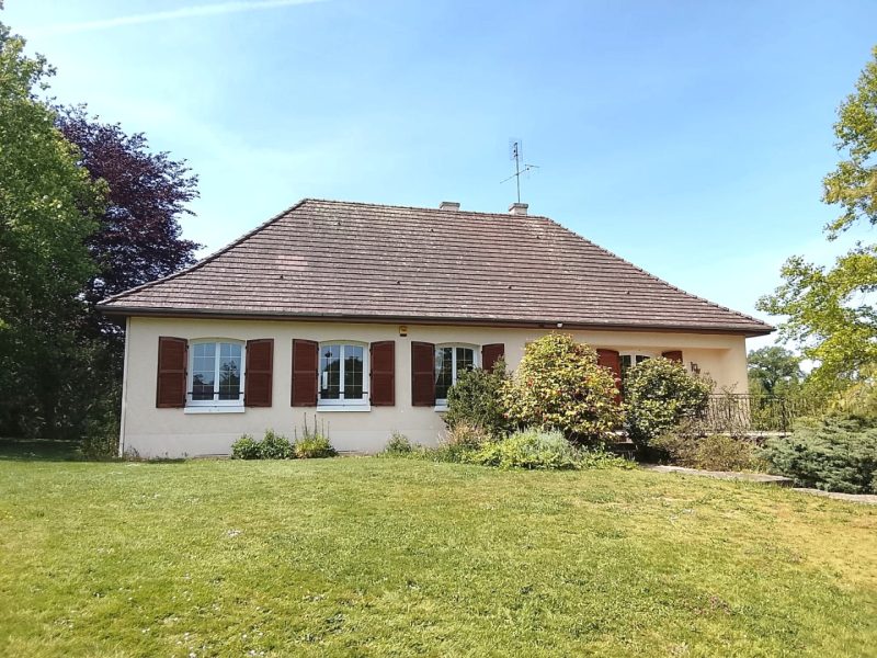 Belle Maison dans Charmant Village, Plein-Pied, 4 Chambres, Beau Jardin, Près de Mortemart - Haute-Vienne