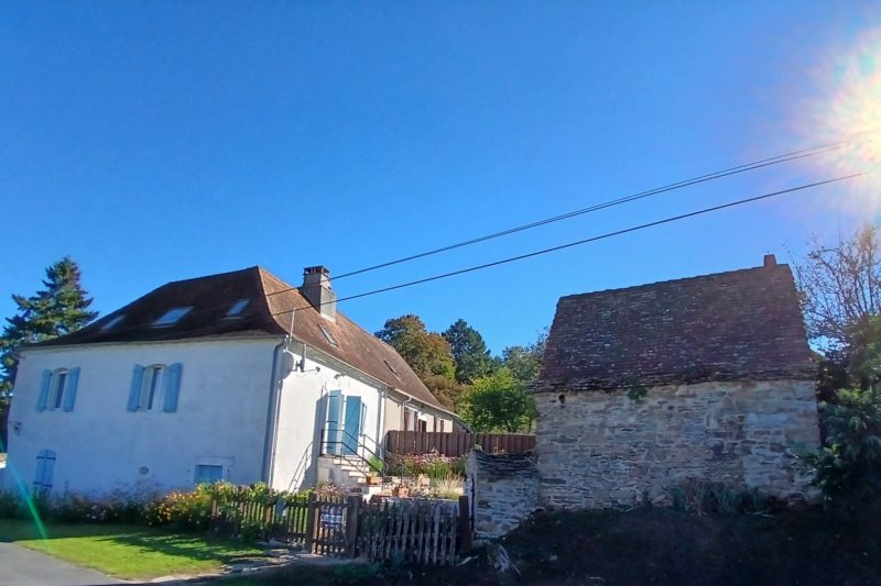 Maison a vendre Jumilhac le Grand, Dordogne 3 chambres, jardin, cour et les belles vues
