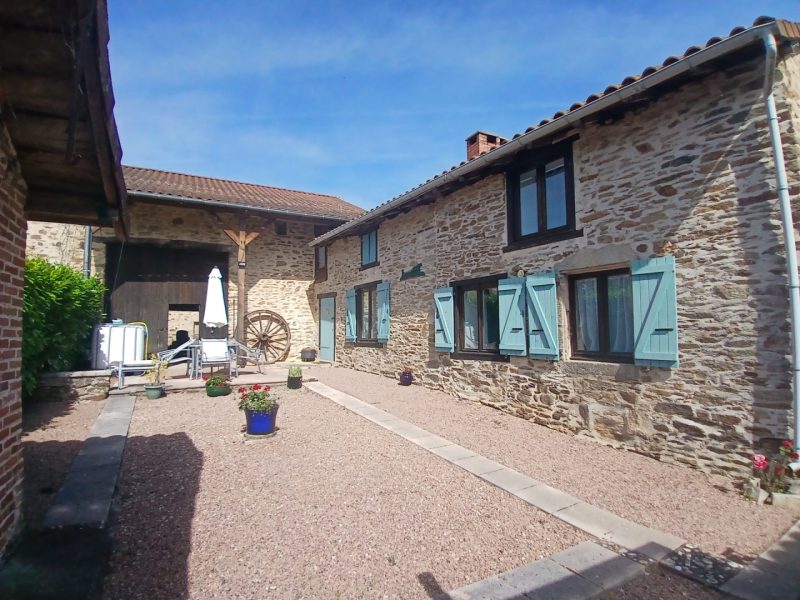 Maison en pierre de 3 chambres avec maison d'amis indépendante et grange à vendre Haute Vienne