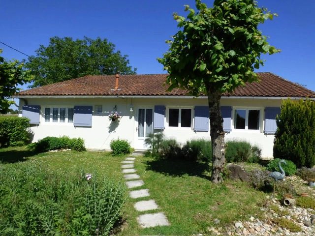 Charmant ensemble en Dordogne : Deux maisons et dépendances sur près d'un hectare