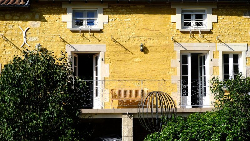 Charente. Moulin en Pierre pour Amoureux de la Nature, 8 ha, Ruisseau, Etang, Maison d'Amis, Bois